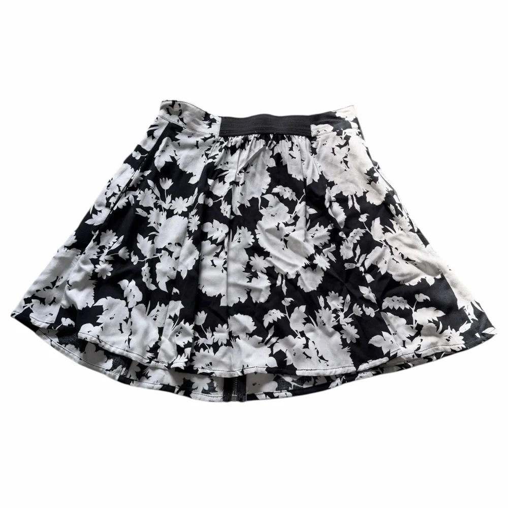 Pins & Needles Black and White Floral Skater Mini Skirt Floral Zip Up Juniors M‎